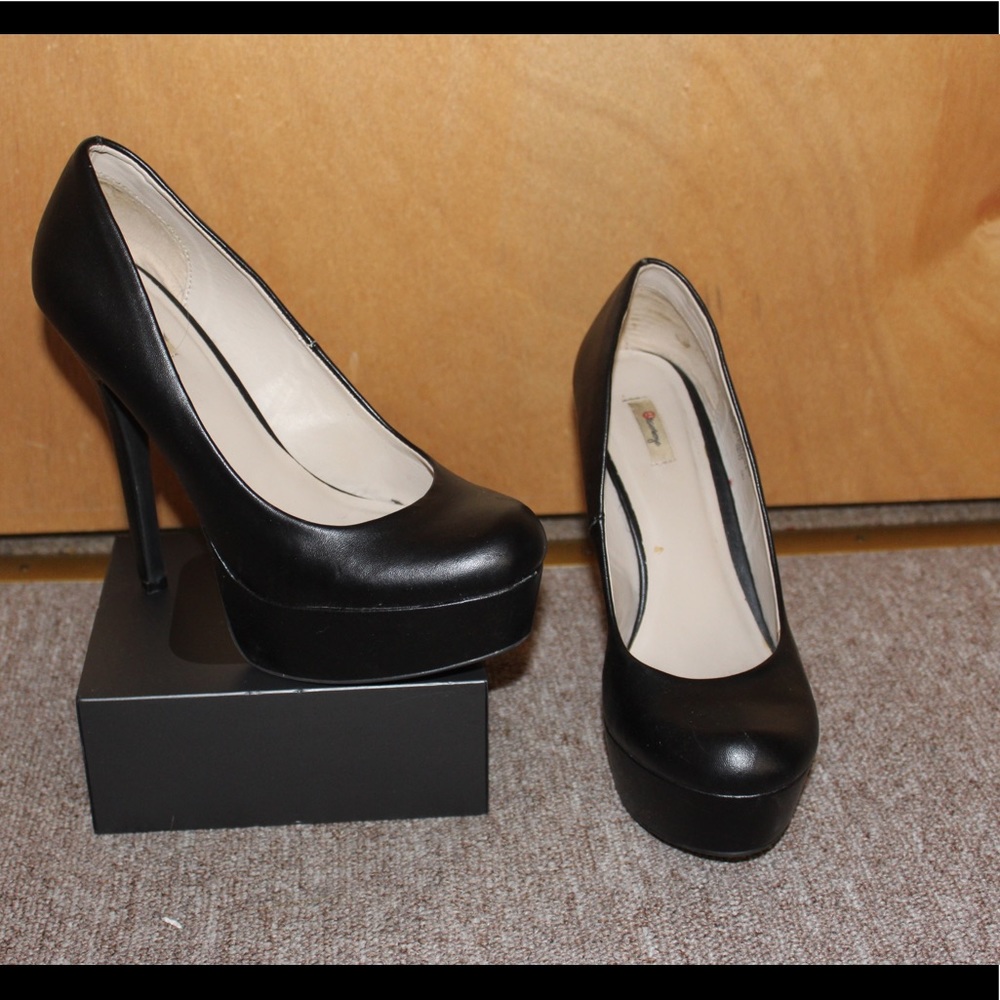 COMFORTABLE OLSENBOYLE PUMPS